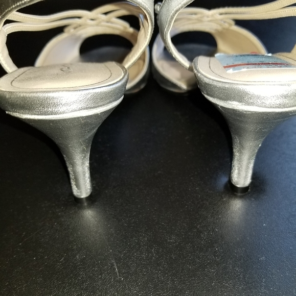 NWT Caparros philomena silver heels with sparkly stones - Picture 6 of 15